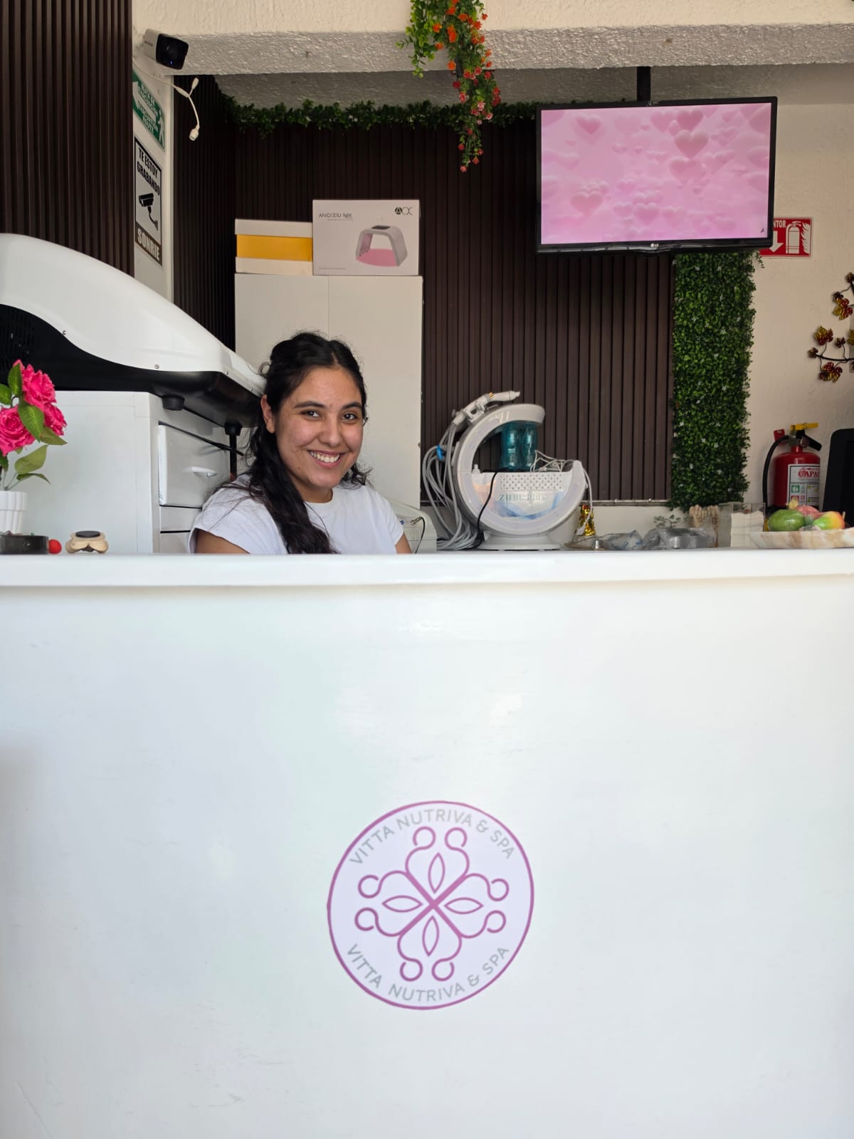 Recepción Vitta Nutriva & Spa con logo en Paseos del Sol